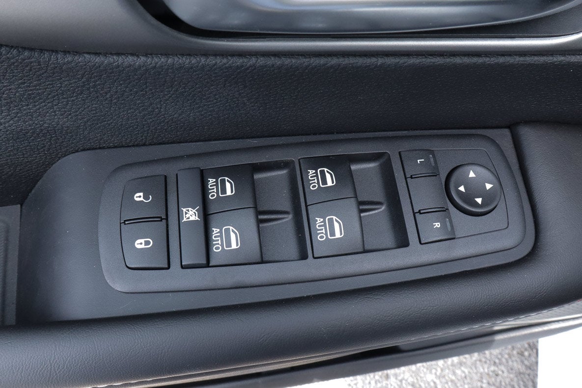 2027 Chrysler Pacifica Select FWD