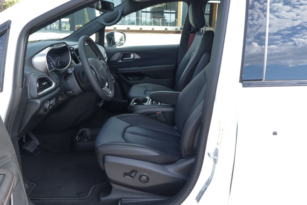 2027 Chrysler Pacifica Select FWD