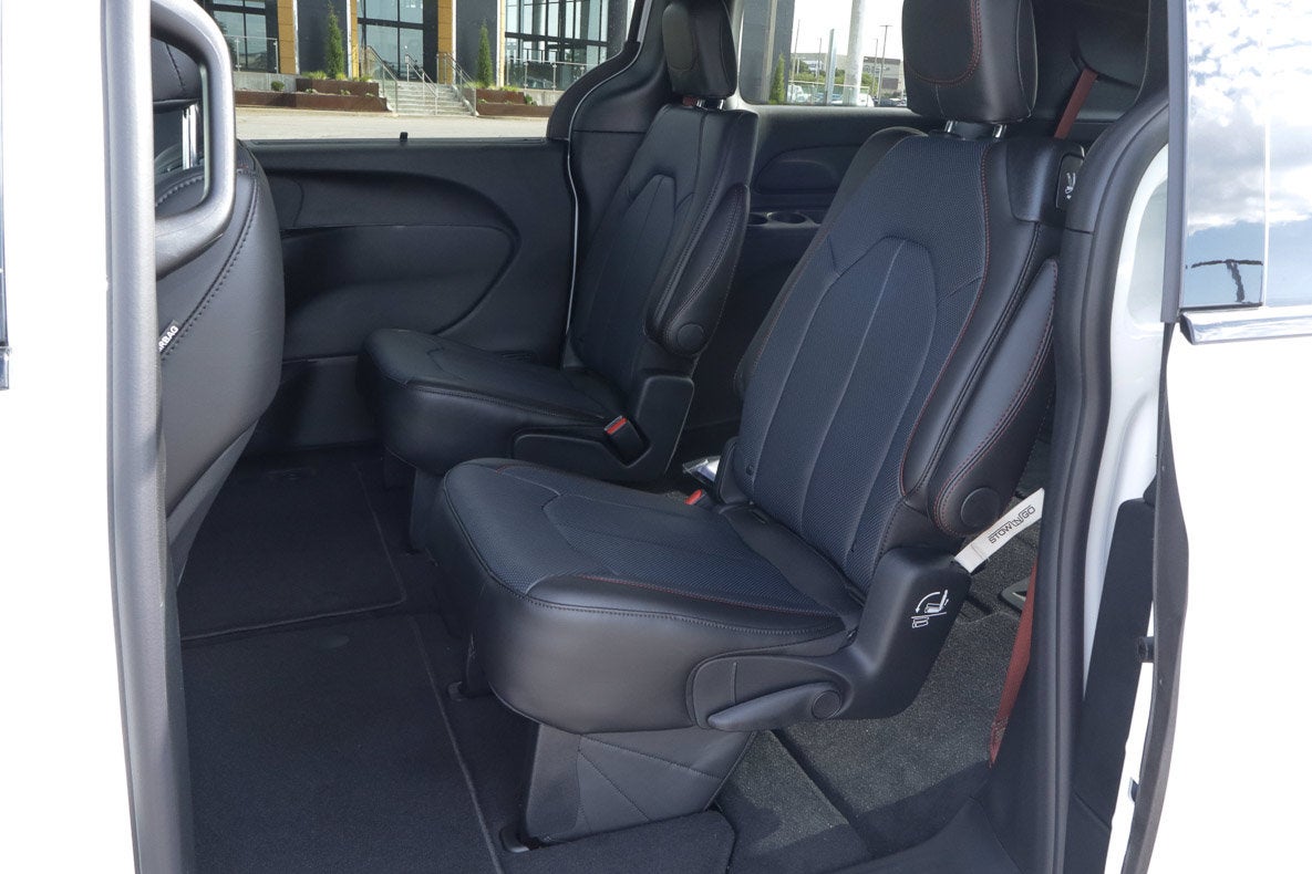 2027 Chrysler Pacifica Select FWD