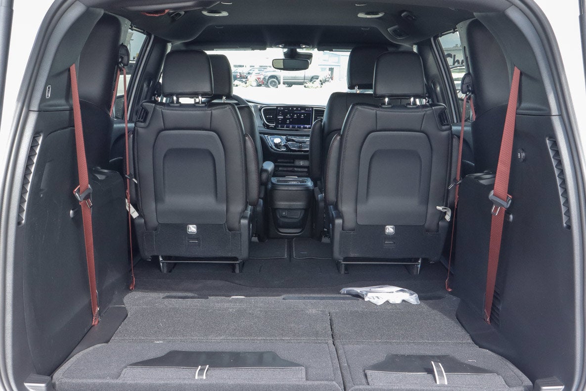 2027 Chrysler Pacifica Select FWD