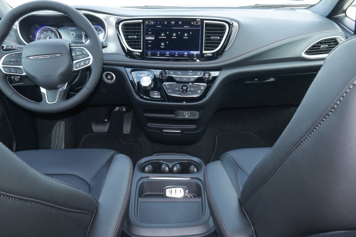 2027 Chrysler Pacifica Select FWD