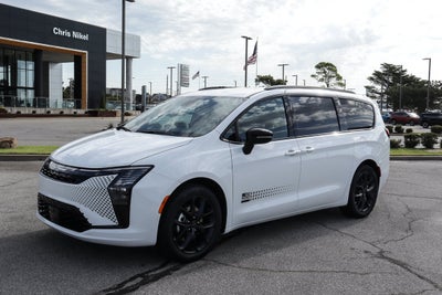 2027 Chrysler Pacifica Select FWD