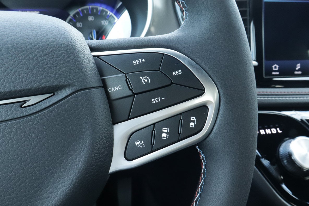 2027 Chrysler Pacifica Select FWD
