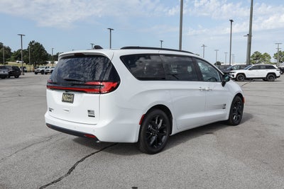 2027 Chrysler Pacifica Select FWD