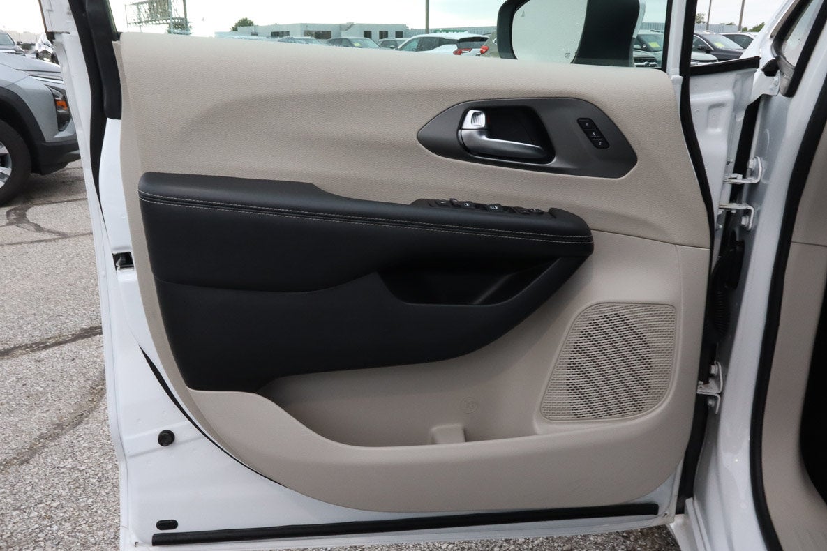 2023 Chrysler Pacifica Touring L FWD
