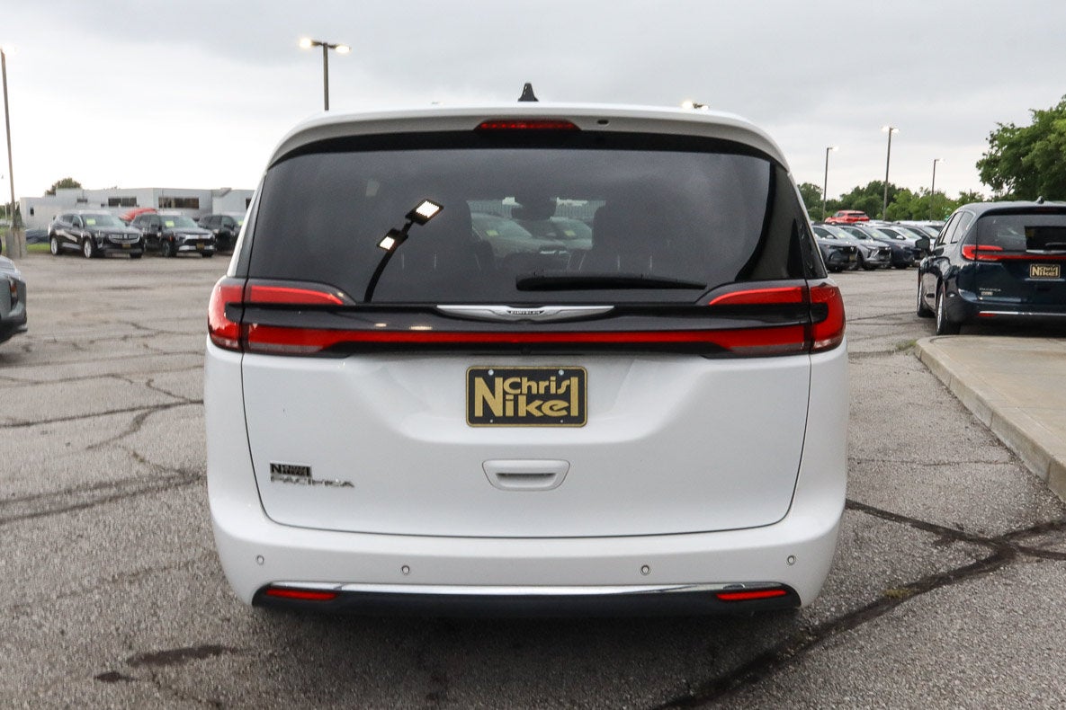 2023 Chrysler Pacifica Touring L FWD