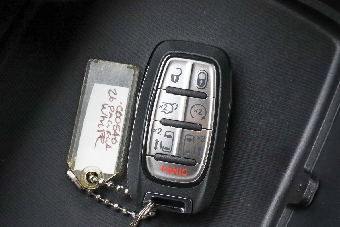 2026 Chrysler Pacifica Select