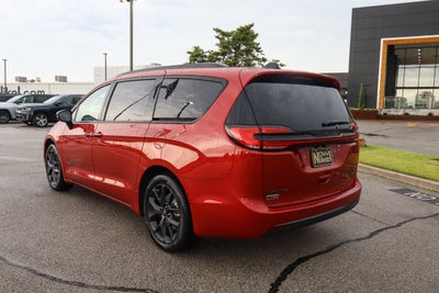 2027 Chrysler Pacifica Select FWD