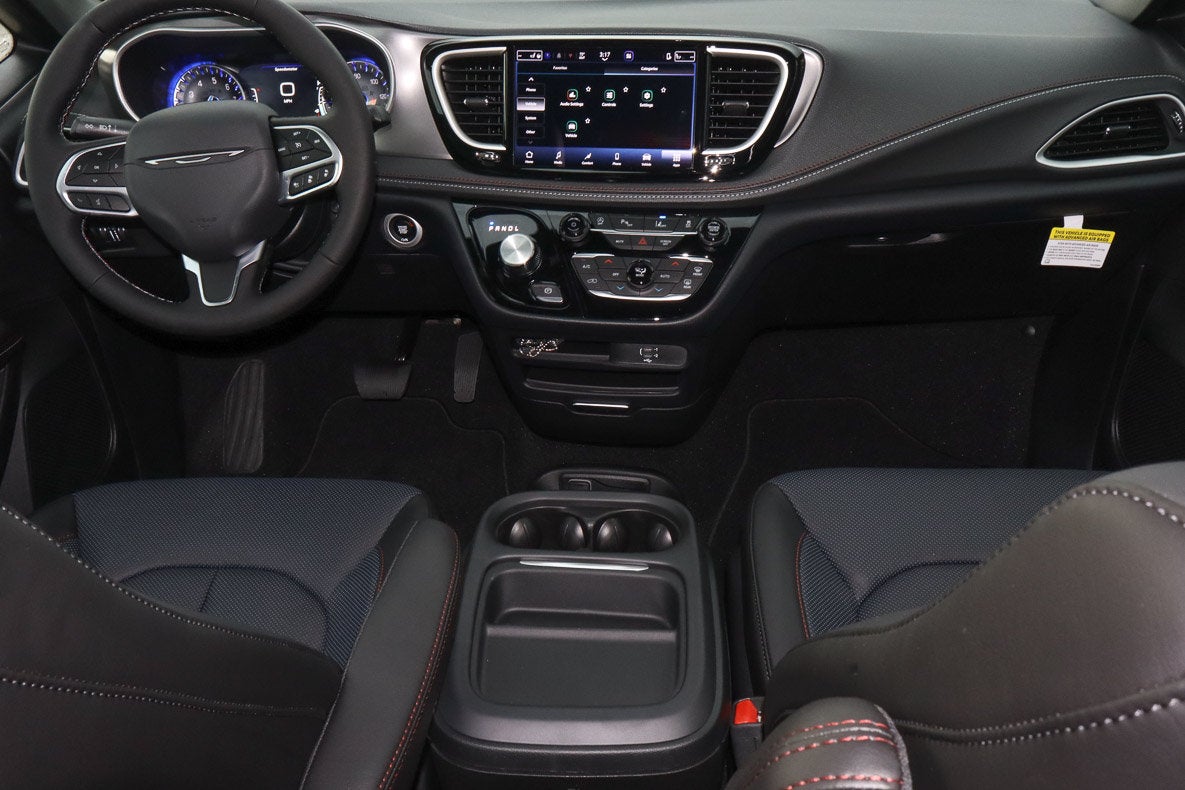 2027 Chrysler Pacifica Select FWD