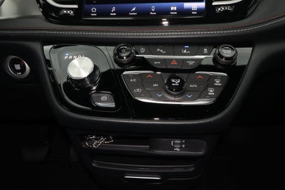 2027 Chrysler Pacifica Select FWD
