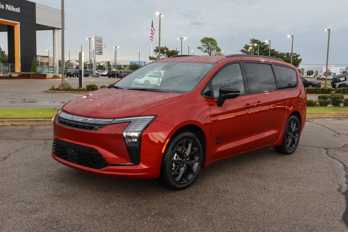 2027 Chrysler Pacifica Select FWD
