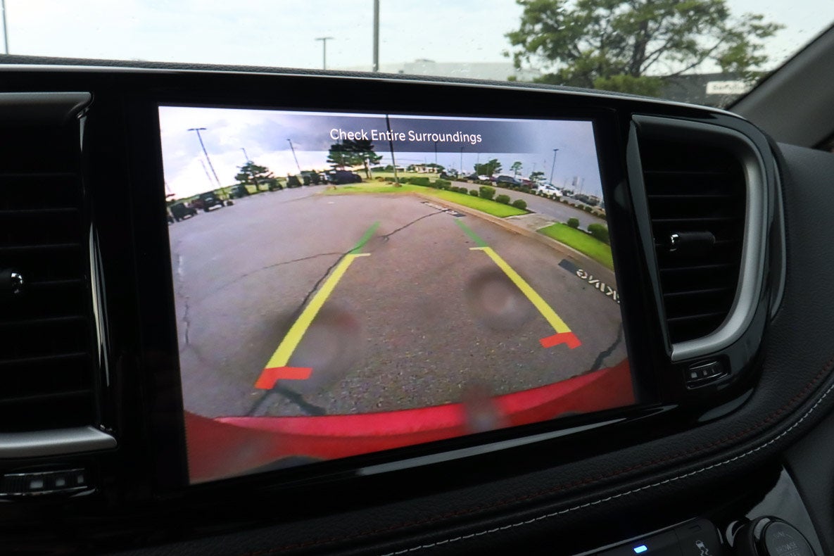 2027 Chrysler Pacifica Select FWD