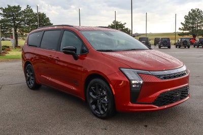 2027 Chrysler Pacifica Select FWD