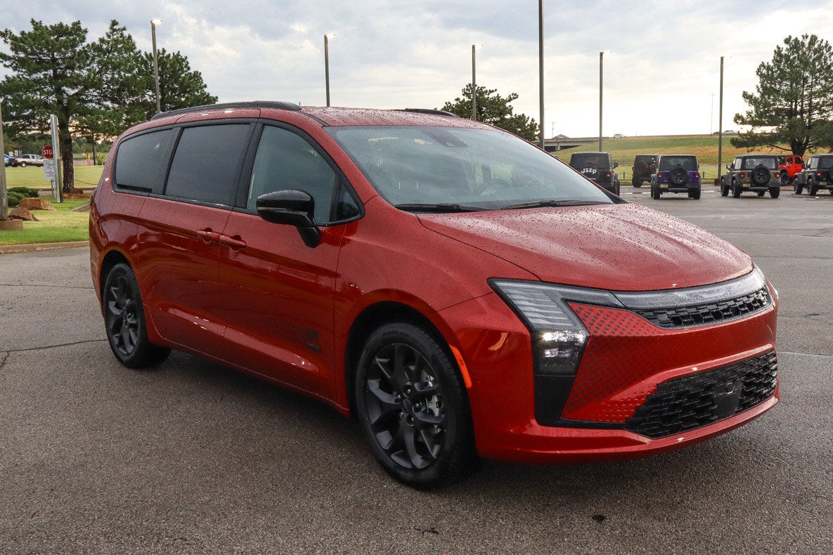 2027 Chrysler Pacifica Select FWD