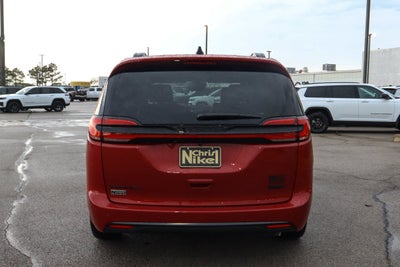 2027 Chrysler Pacifica Select FWD