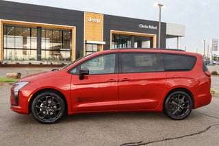 2027 Chrysler Pacifica Select FWD