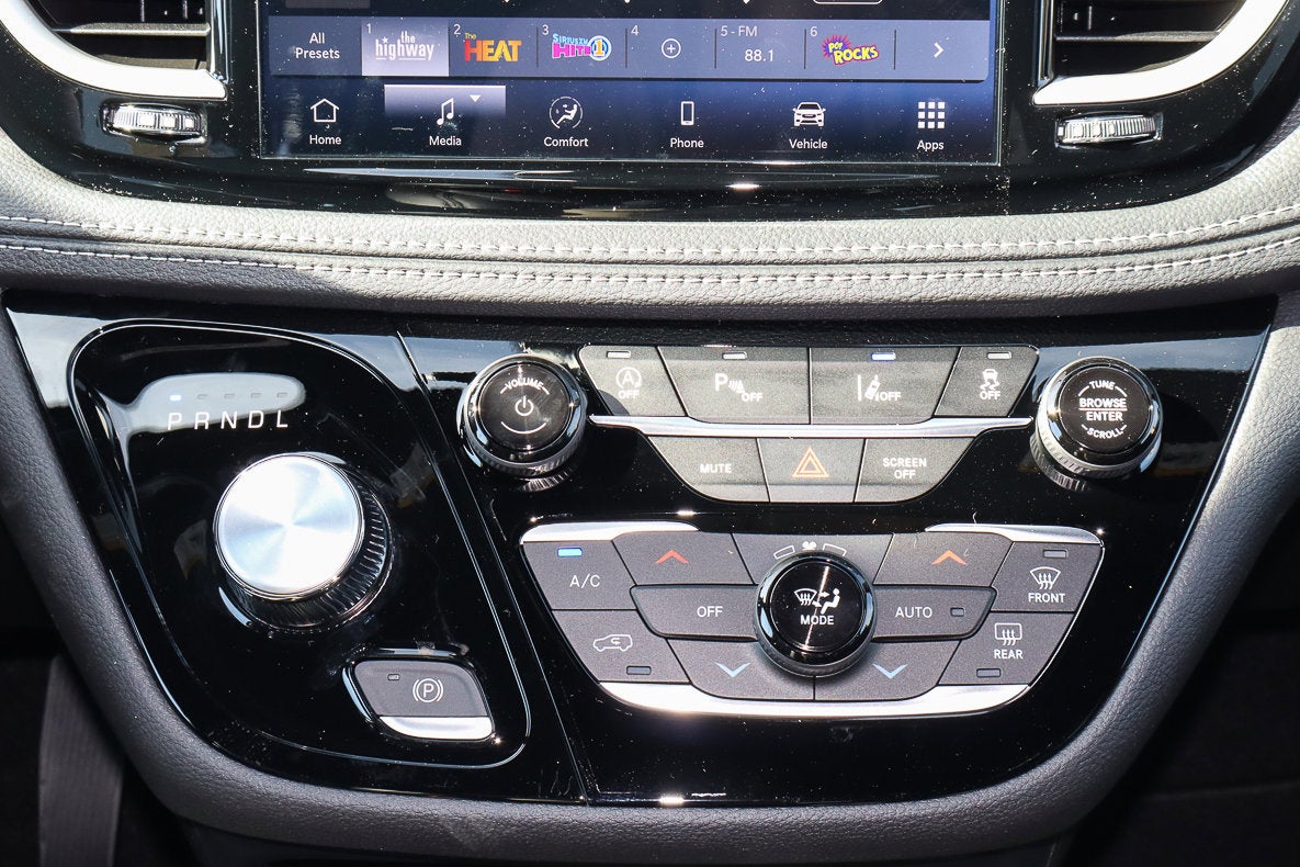 2026 Chrysler Pacifica Select