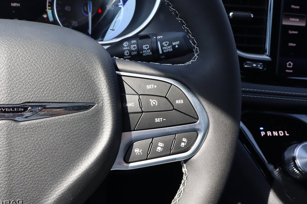 2026 Chrysler Pacifica Select