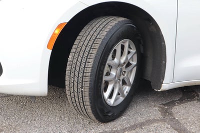 2025 Chrysler Pacifica Select FWD