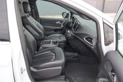 2025 Chrysler Pacifica Select FWD