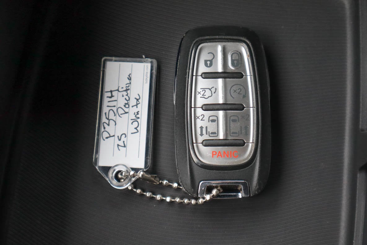 2025 Chrysler Pacifica Select FWD