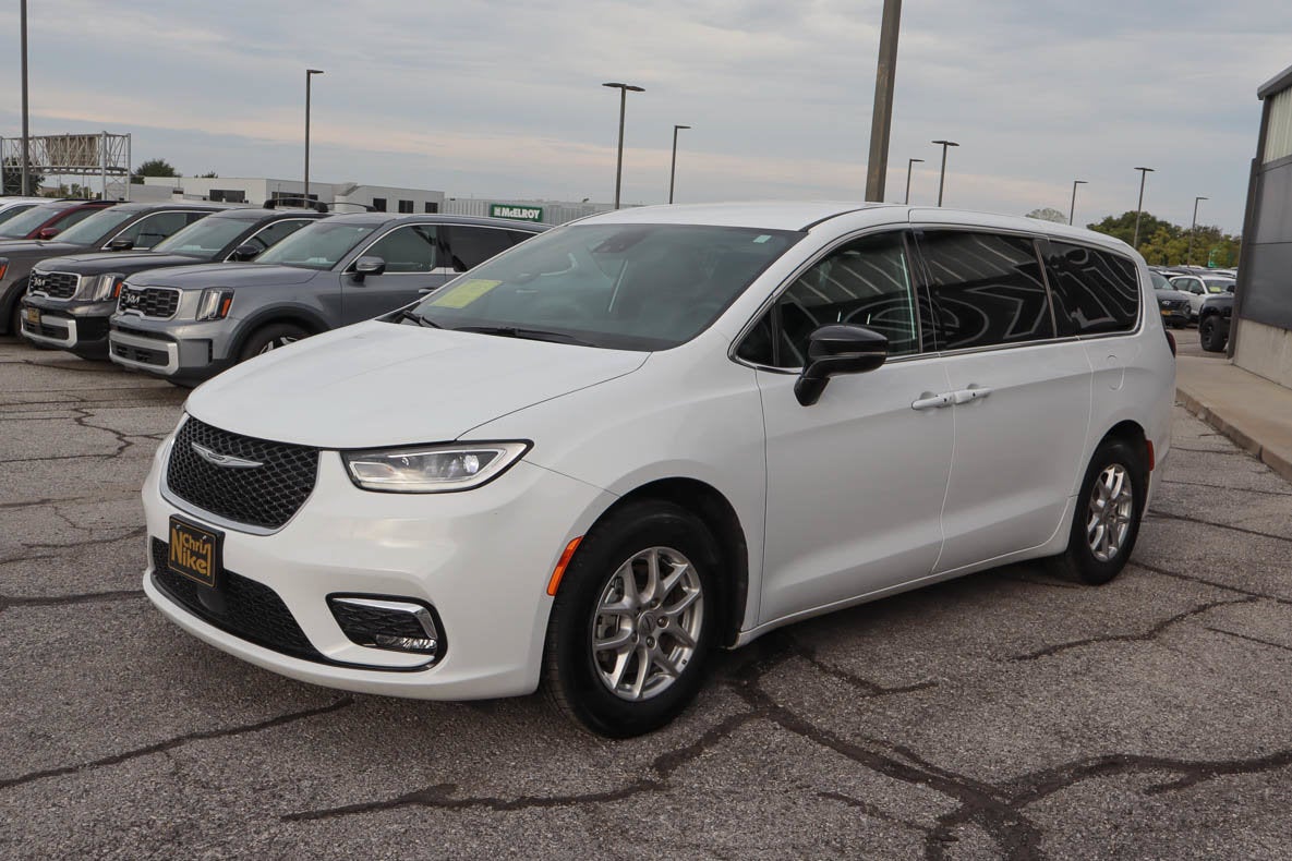 2025 Chrysler Pacifica Select FWD