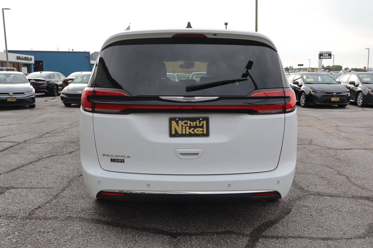 2025 Chrysler Pacifica Select FWD