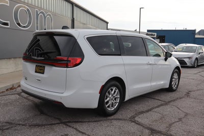 2025 Chrysler Pacifica Select FWD