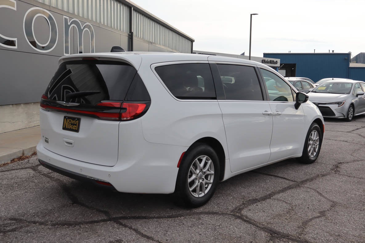 2025 Chrysler Pacifica Select FWD
