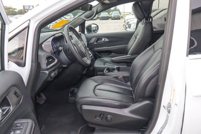 2025 Chrysler Pacifica Select FWD