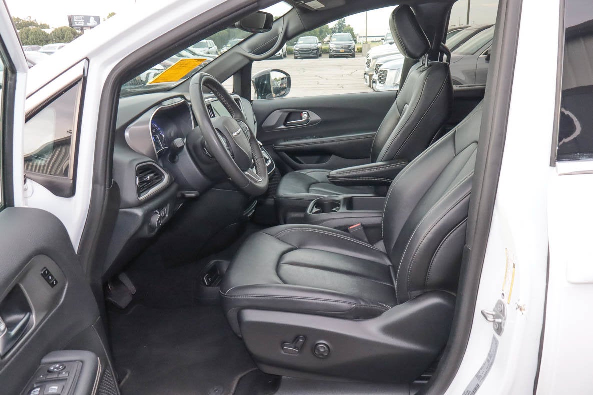 2025 Chrysler Pacifica Select FWD