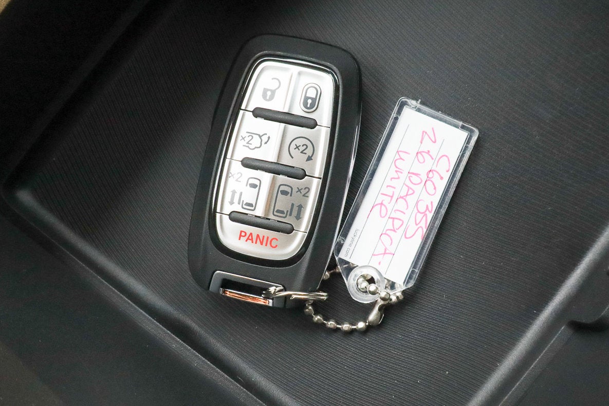 2026 Chrysler Pacifica Select