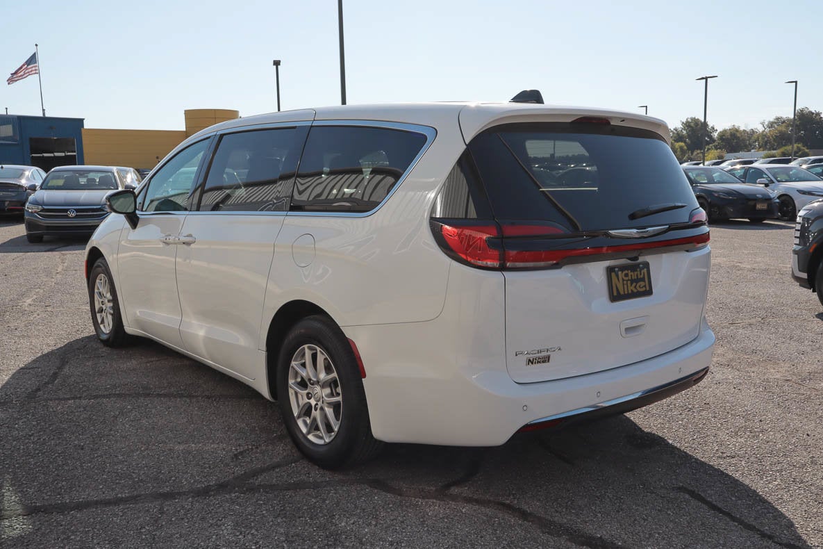 2026 Chrysler Pacifica Select FWD