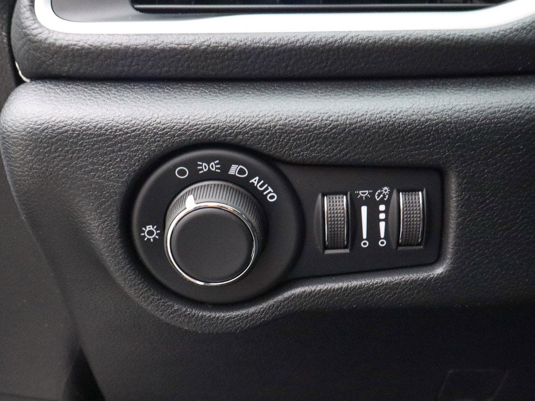 2027 Chrysler Pacifica Select FWD
