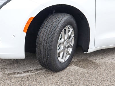 2027 Chrysler Pacifica Select FWD
