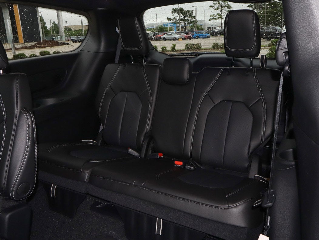 2027 Chrysler Pacifica Select FWD