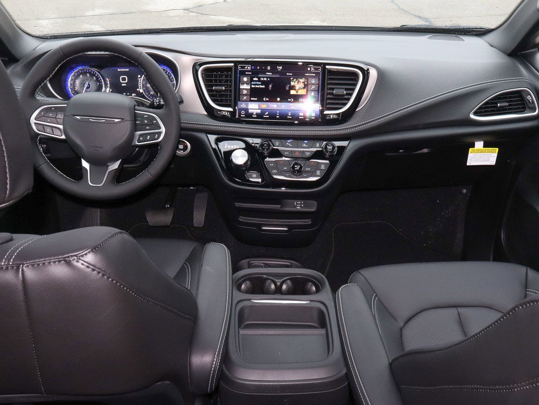 2027 Chrysler Pacifica Select FWD