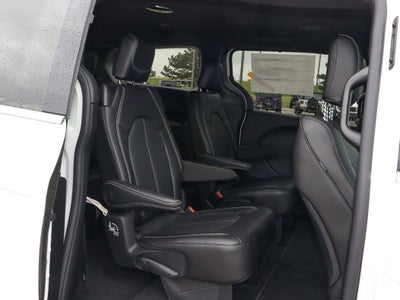 2027 Chrysler Pacifica Select FWD