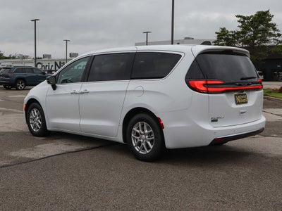 2027 Chrysler Pacifica Select FWD