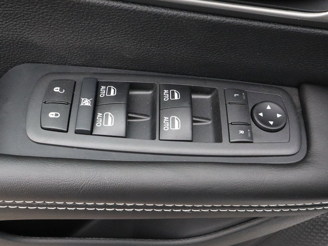 2027 Chrysler Pacifica Select FWD