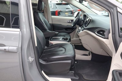 2022 Chrysler Pacifica Touring L FWD
