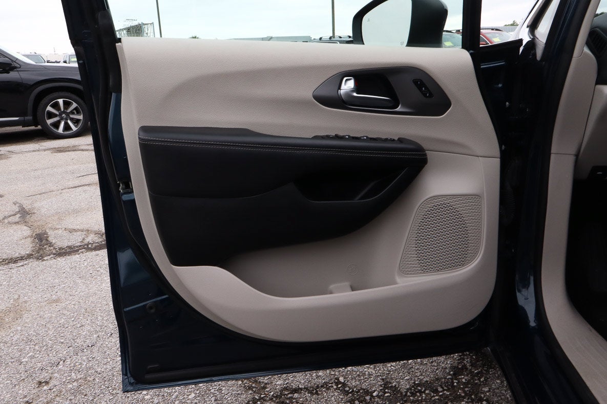 2023 Chrysler Pacifica Touring L FWD