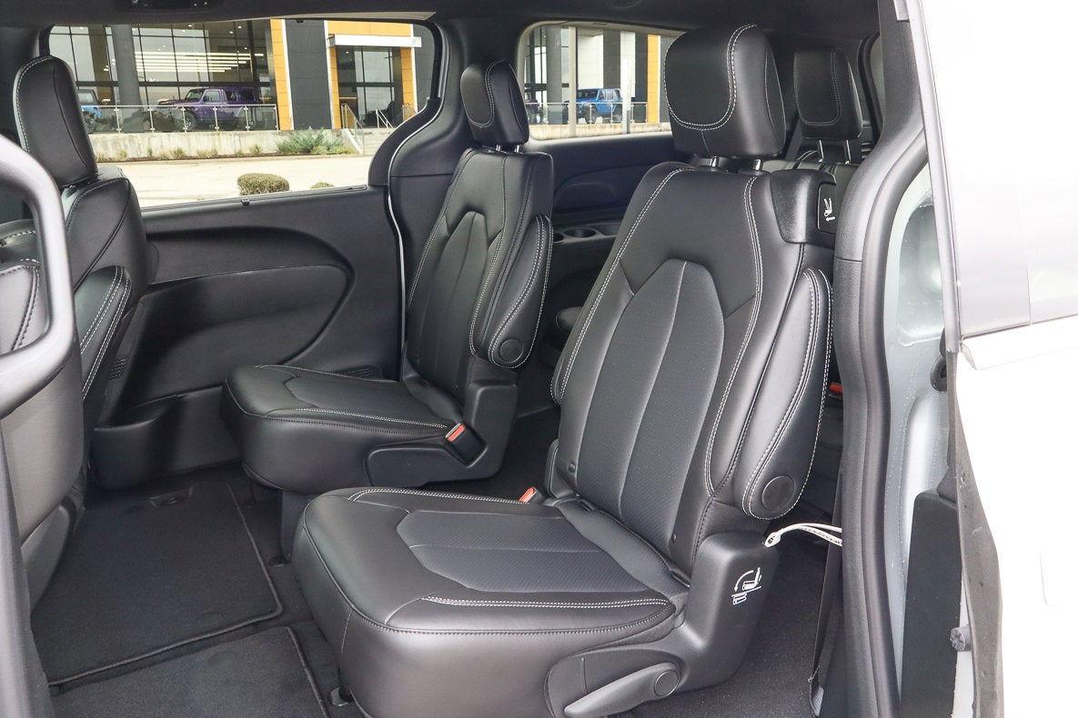 2026 Chrysler Pacifica Select