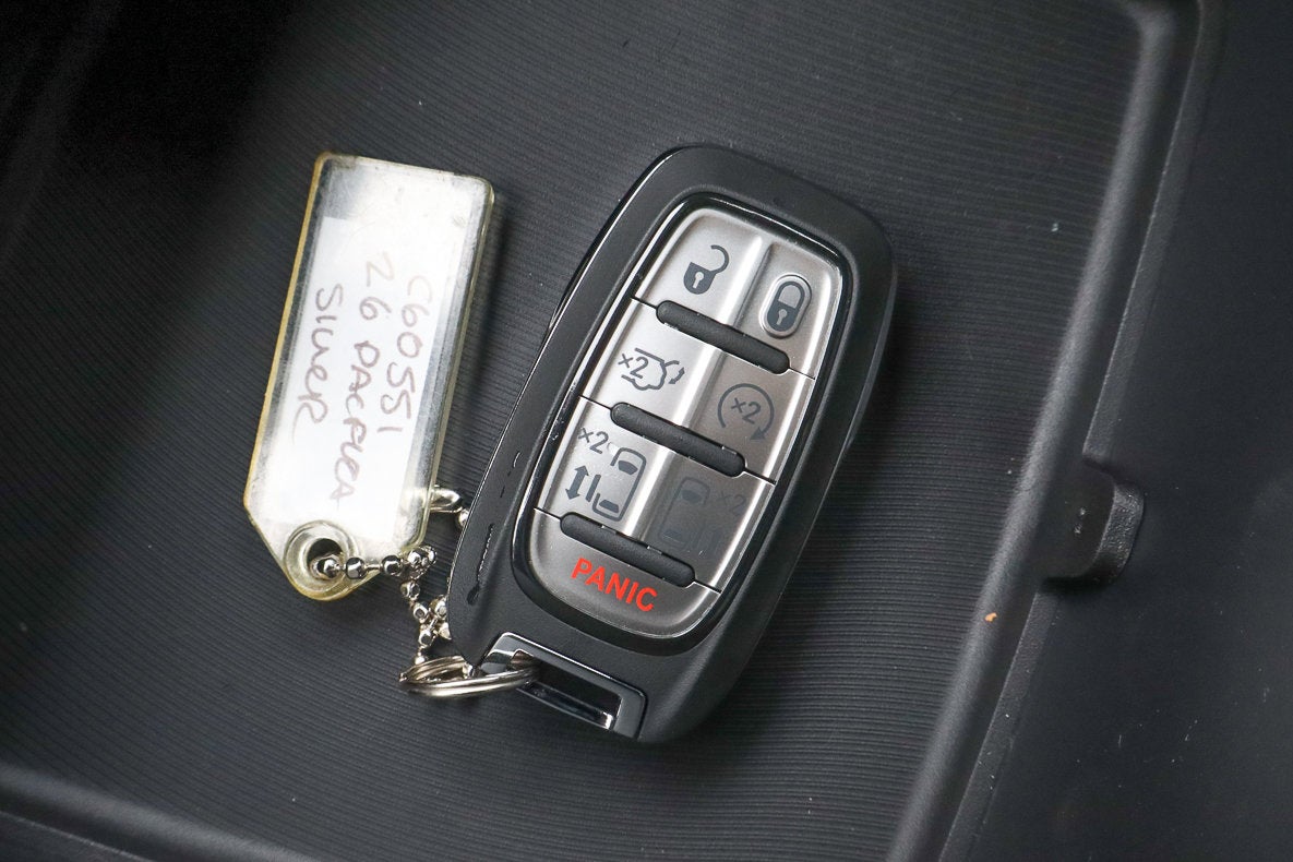 2026 Chrysler Pacifica Select