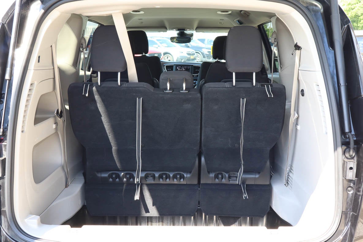 2023 Chrysler Voyager LX FWD