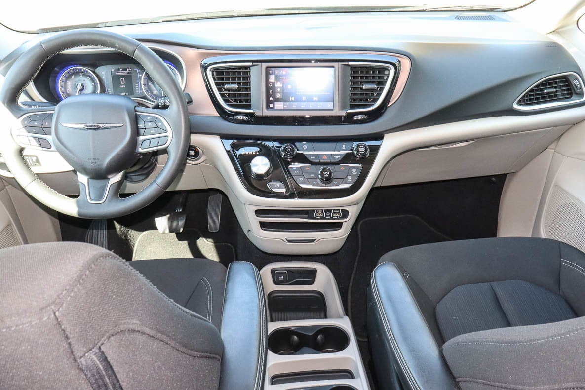 2023 Chrysler Voyager LX FWD