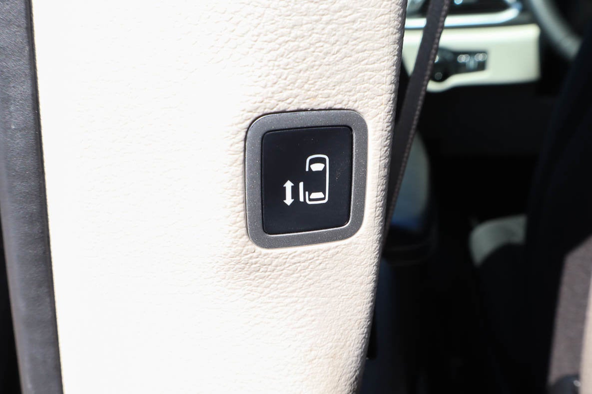 2023 Chrysler Voyager LX FWD