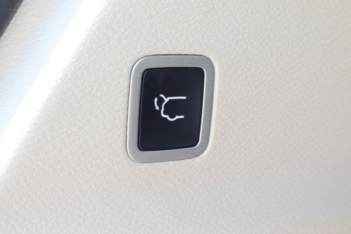 2023 Chrysler Voyager LX FWD