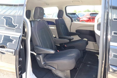 2023 Chrysler Voyager LX FWD