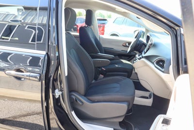 2023 Chrysler Voyager LX FWD